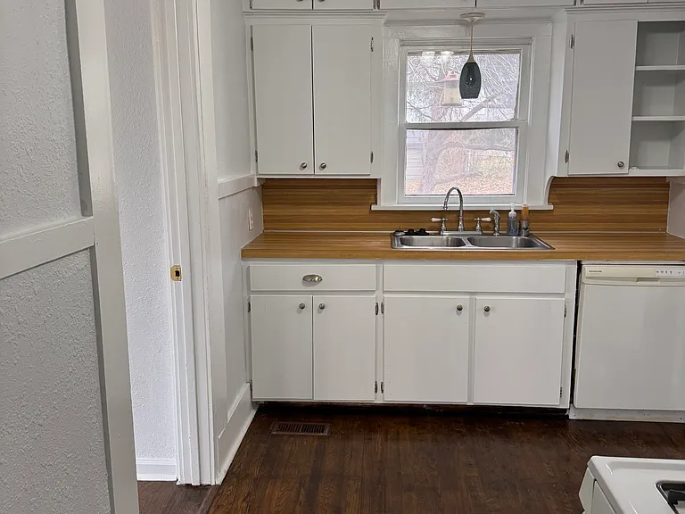 224 N Xenophon Ave — Photo 22