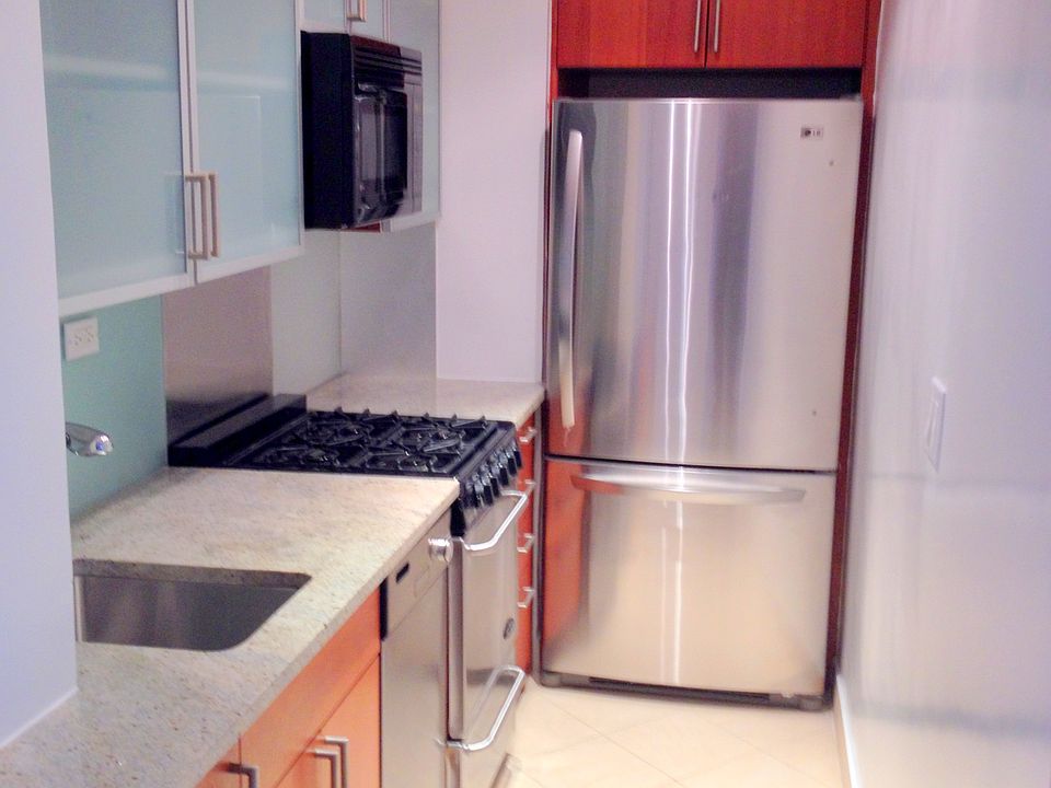 2nd image of 30 Park Ave APT 14M