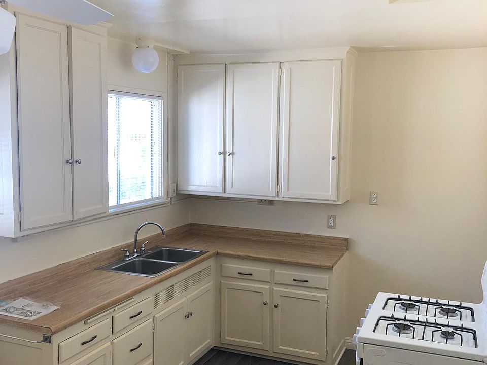 2nd image of 816 S Glenoaks Blvd
