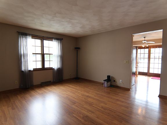 4th image of 4504 E Milwaukee St