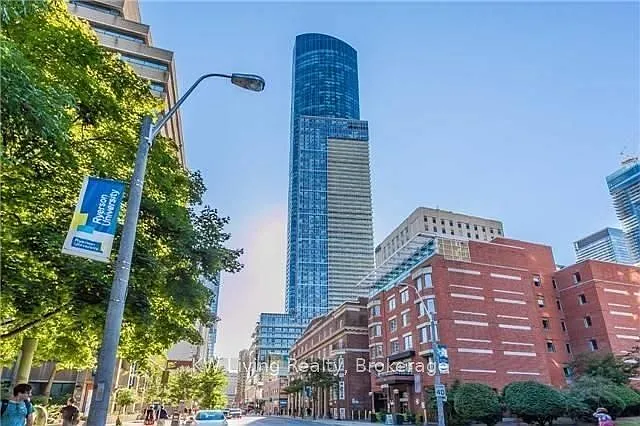 386 Yonge St #3702 — Photo 2