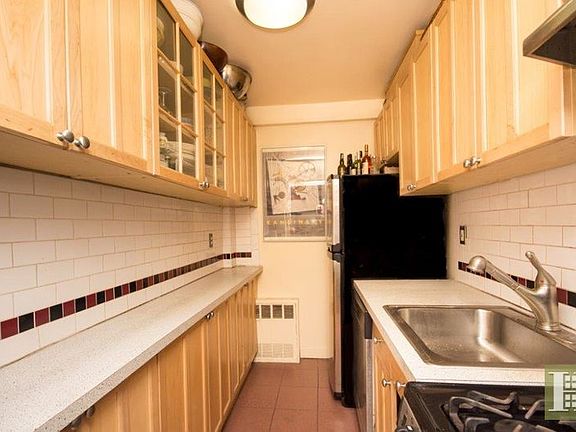 3rd image of 145 E 15th St APT 15R