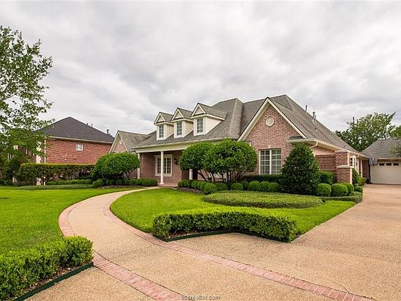 2nd image of 4910 Augusta Cir