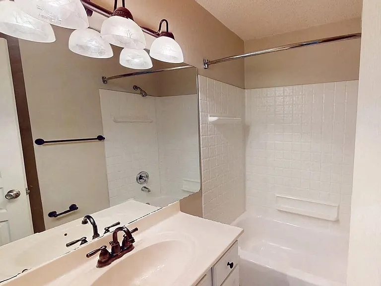 Spacious Bathroom