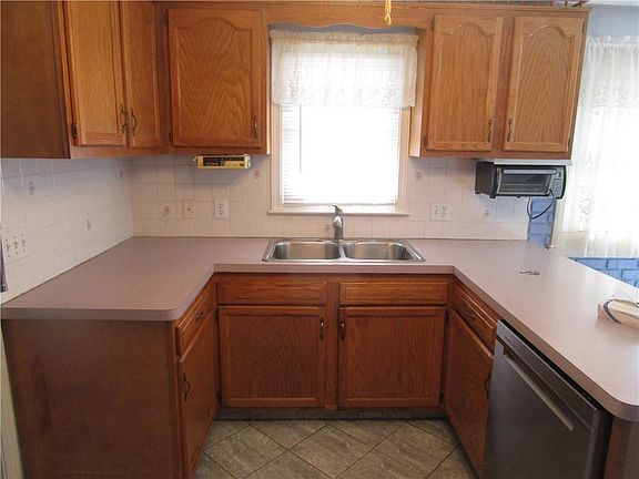 4th image of 109 Elmwood Dr