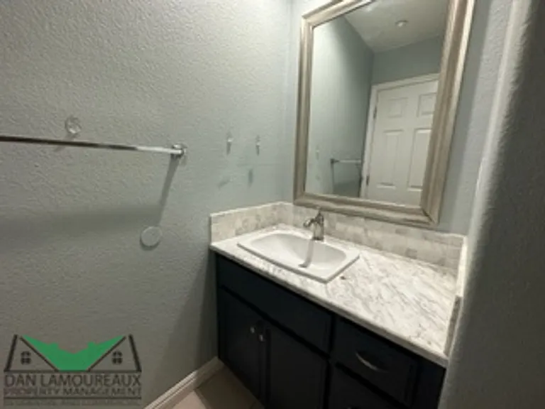 1826 Lowe Dr — Photo 9