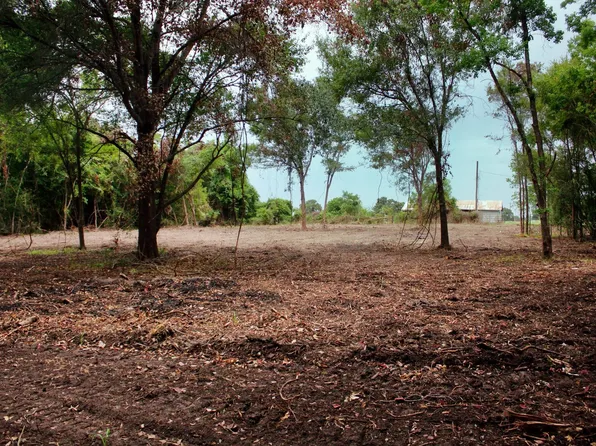Greenbriar Rd, Madisonville, TX 77864