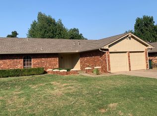 709 Woodlawn Dr, Yukon, OK 73099