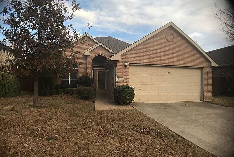 1st image of 212 Fox Wood Dr