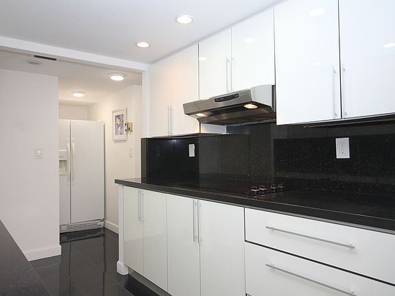 2nd image of 301 174th St APT 505