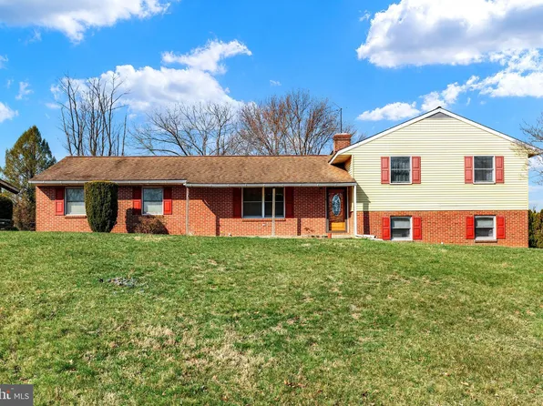 41 Apache Ln, Willow Street, PA 17584