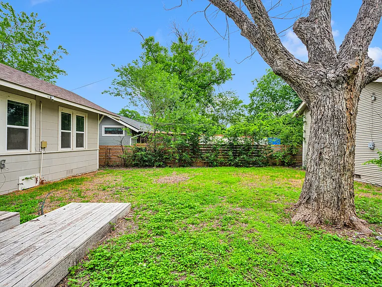 502 E Courtland Pl — Photo 15