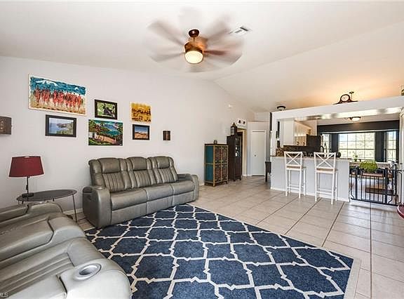 5th image of 840 47th Ave NE