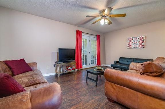 5th image of 200 Arrowhead Dr APT 3