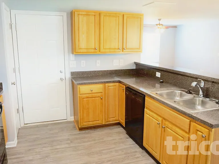 15714 Southern Garden Ln — Photo 4