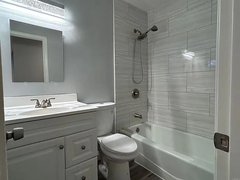 943 Georgia St — Photo 6