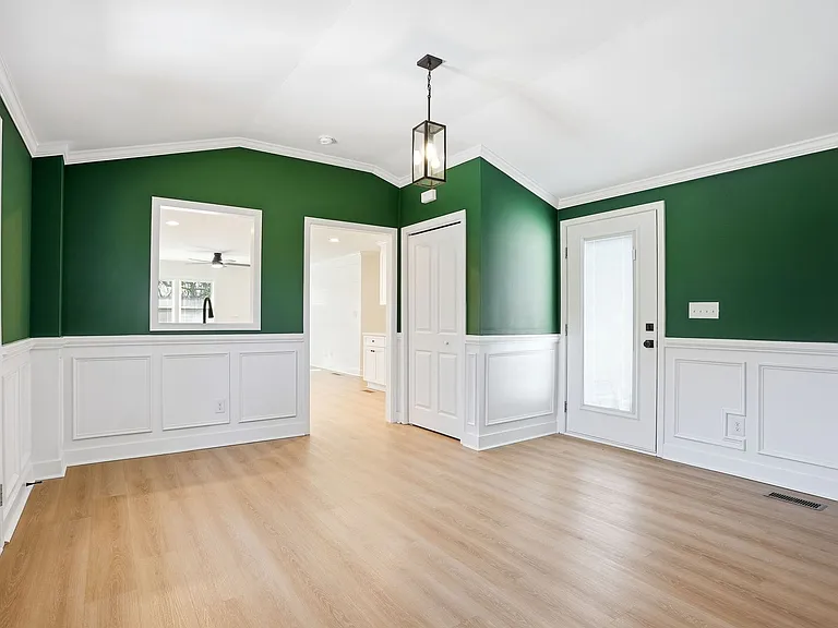 127 Perry St — Photo 5