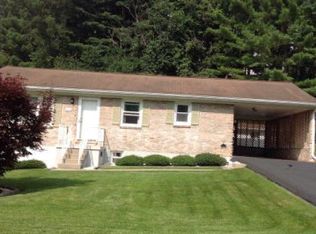 312 Edgewood Rd, Bluefield, VA 24605
