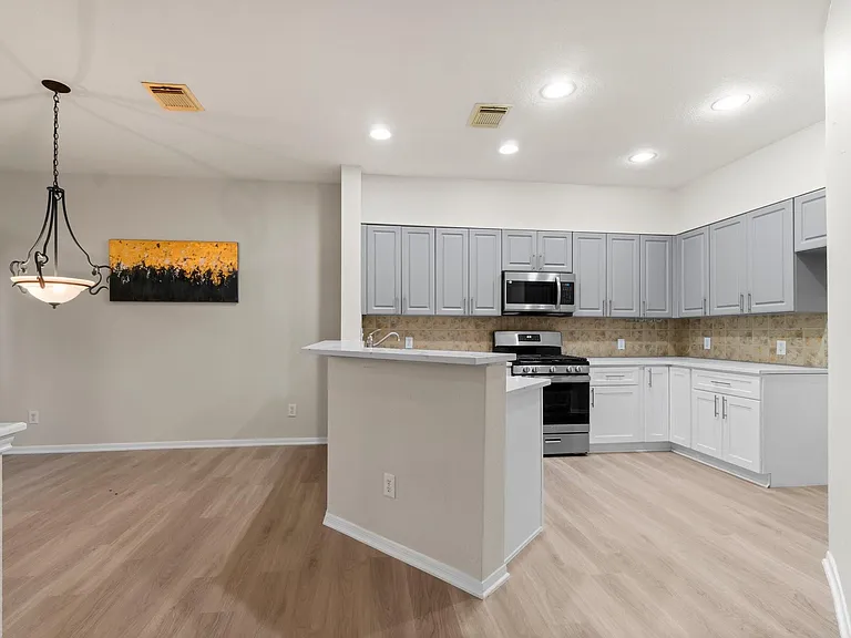75 Scarlet Woods Ct — Photo 11