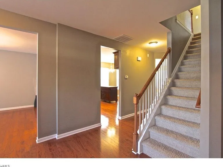 185 Parkview Ln — Photo 6