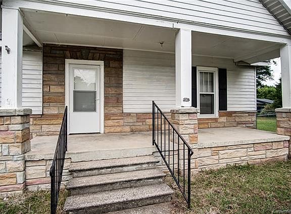 3rd image of 2002 Hemlock Ave