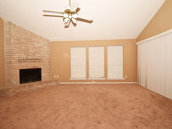 2nd image of 17019 Cairnladdie St