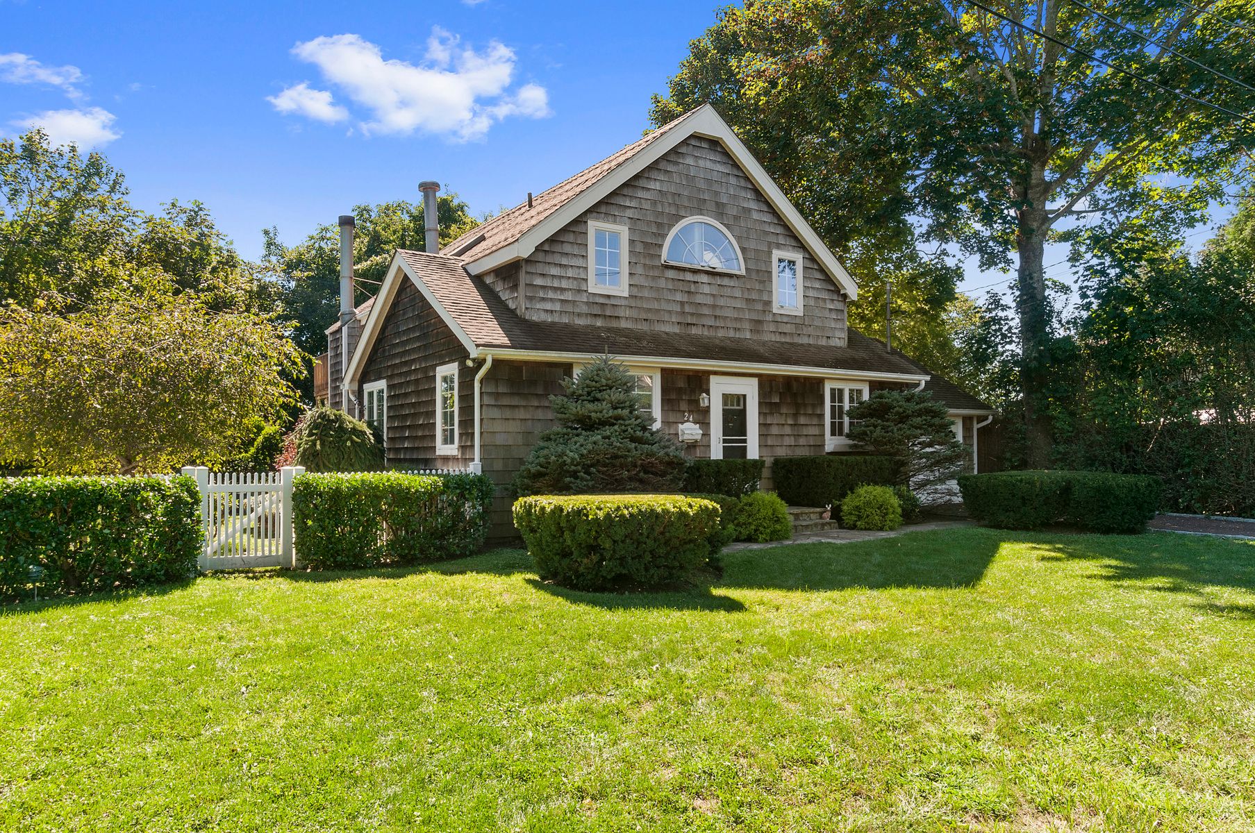 24 Stratton Square, East Hampton, NY 11937 Out East