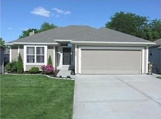 203 Hampton Dr, Smithville, MO 64089