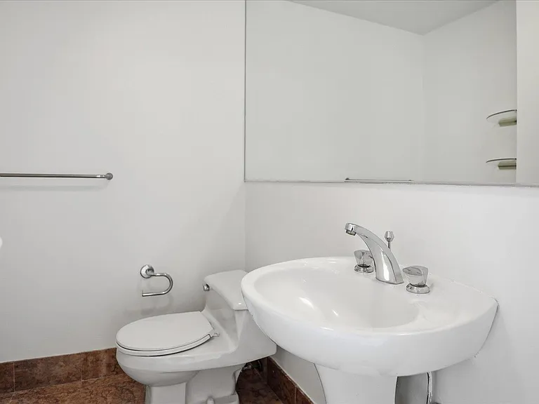 100 Cuttermill Rd #4M — Photo 14