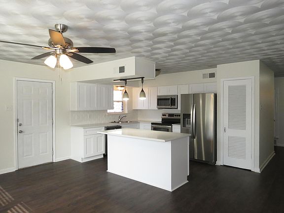 4th image of 10903 Lake Gardens Dr