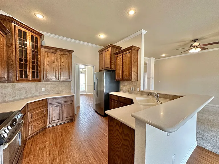 705 Marshall Dr — Photo 11