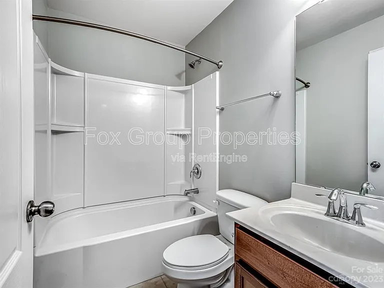 19036 Lake Breeze Dr — Photo 29