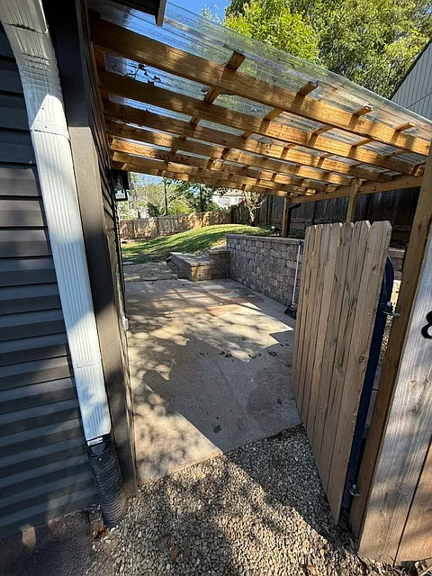 3 bed, 1100 sqft, $2,400 — Photo 4