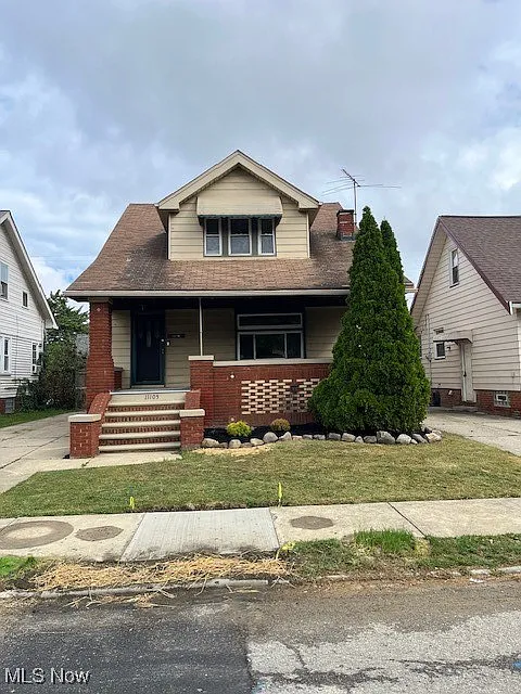 11105 Vernon Ave photo 1