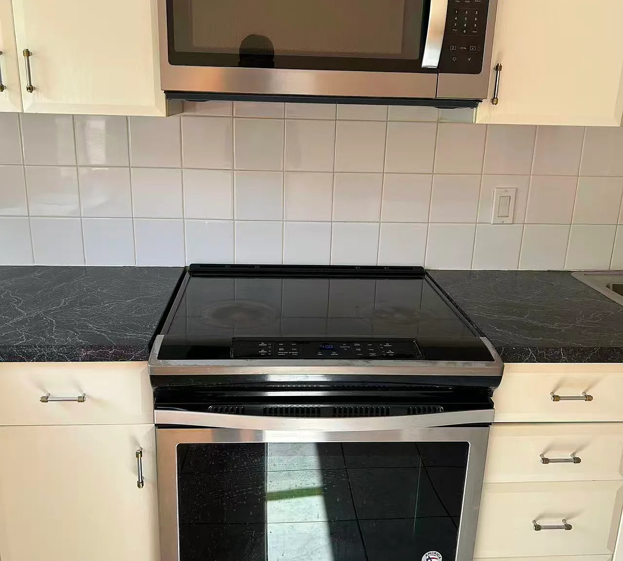 3 bed, 1.5 bath, 1776 sqft, $3,000 — Photo 2