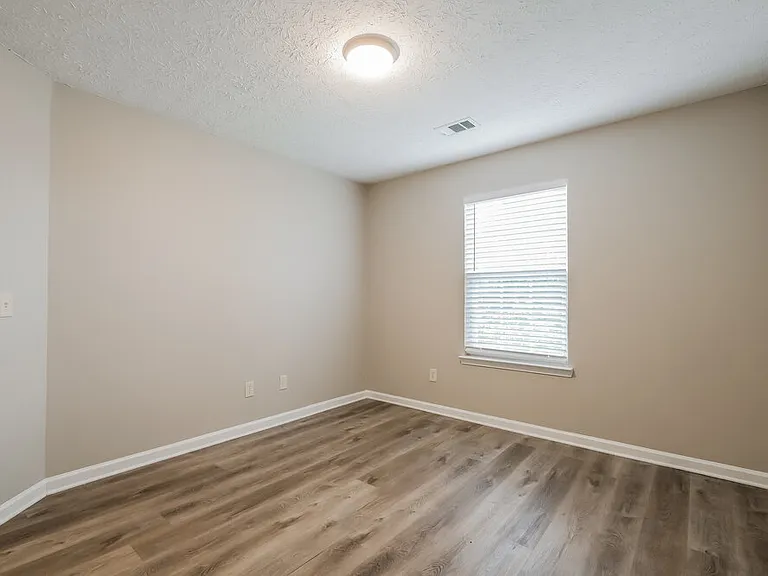1304 Ivey Pointe Dr — Photo 14