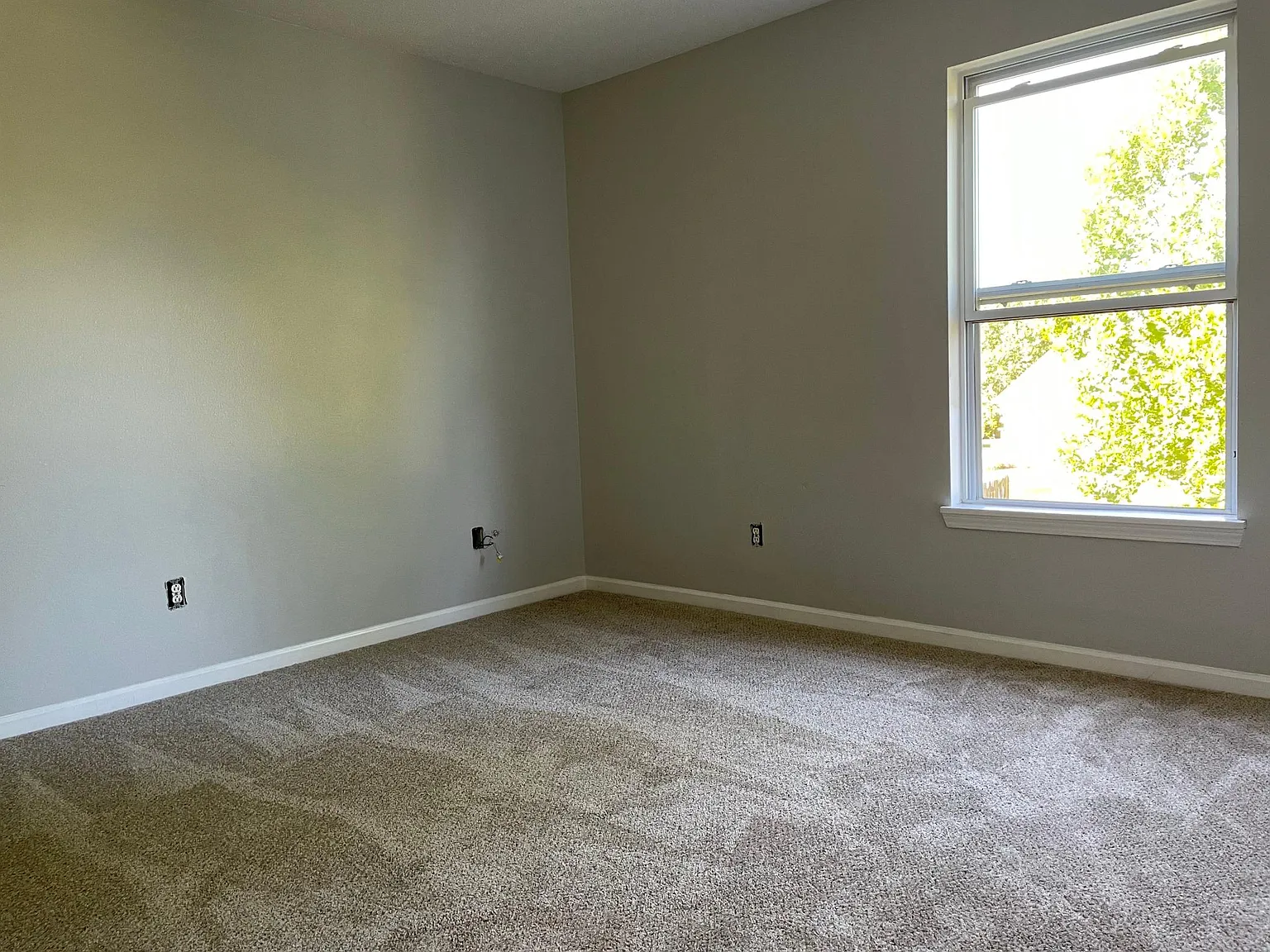 4 bed, 2.5 bath, 1992 sqft, $1,995 — Photo 3