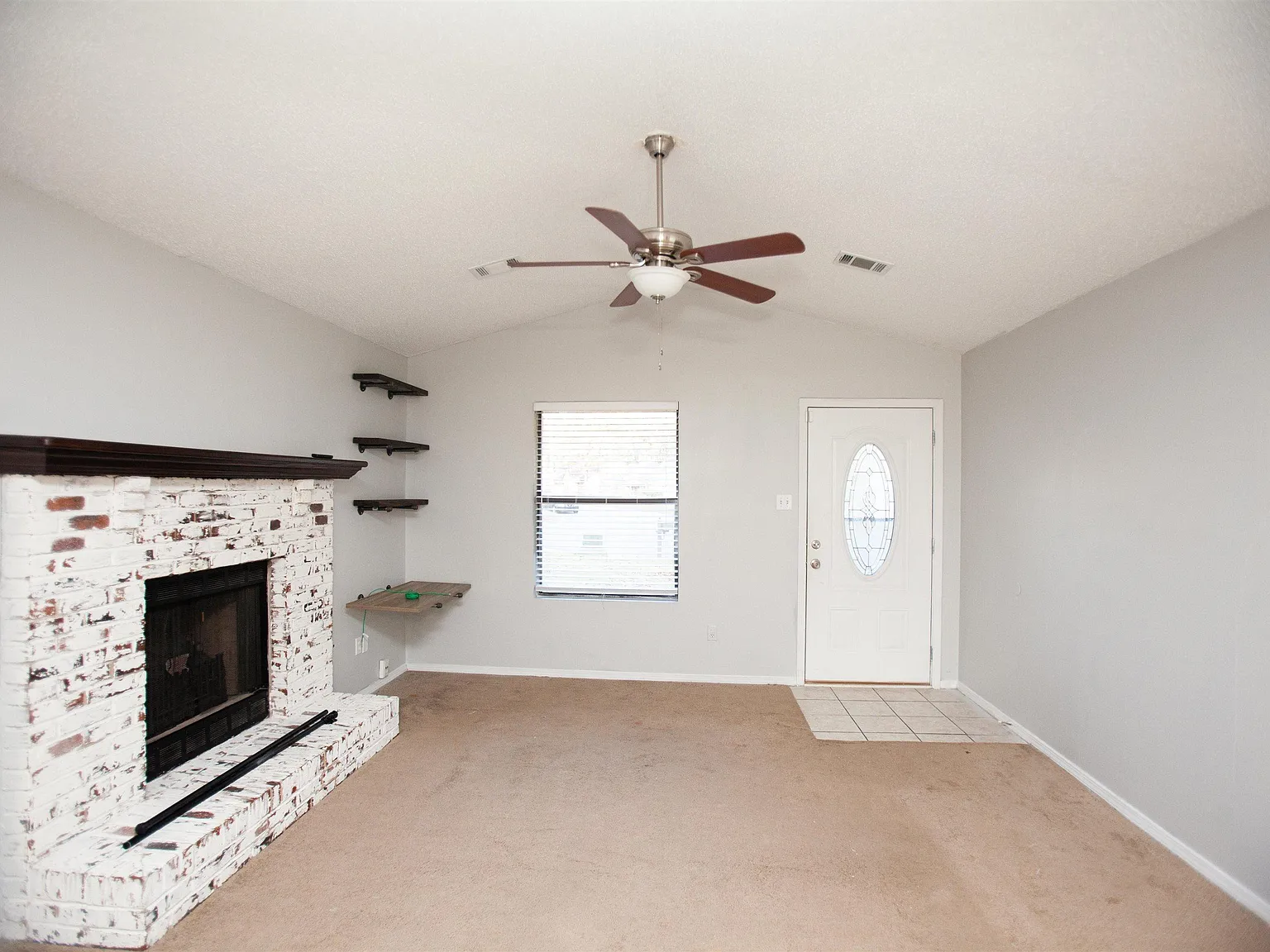 3 bed, 2.0 bath, 1173 sqft, $1,495 — Photo 2