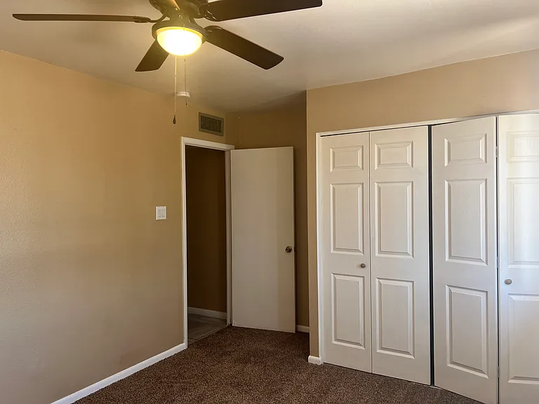 602 E Lodge Dr — Photo 5