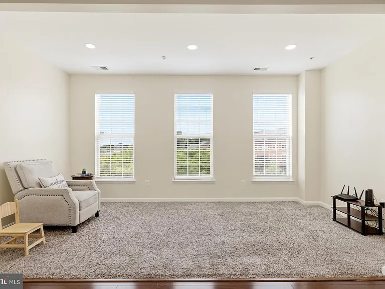 7931 Crescent Park Dr — Photo 3