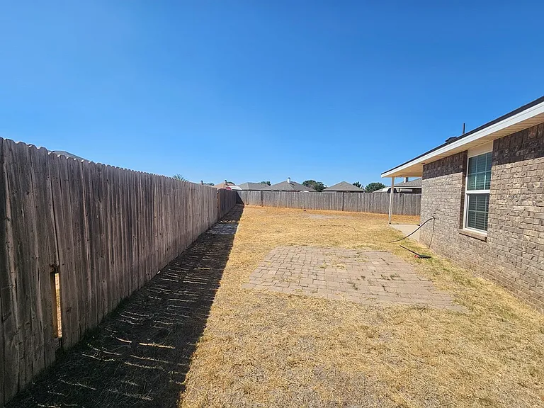 916 Mays Dr — Photo 15