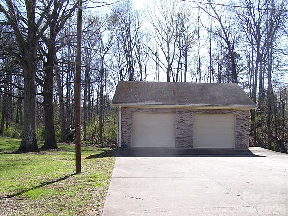 3rd image of 2402 Brantley Rd