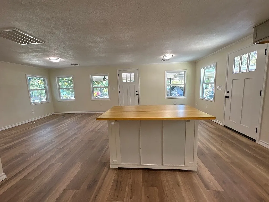 4306 White Settlement Rd — Photo 1