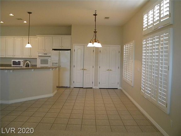 4th image of 471 Beardsley Cir #471