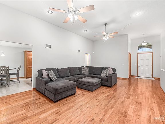 4th image of 2068 Locust Rd