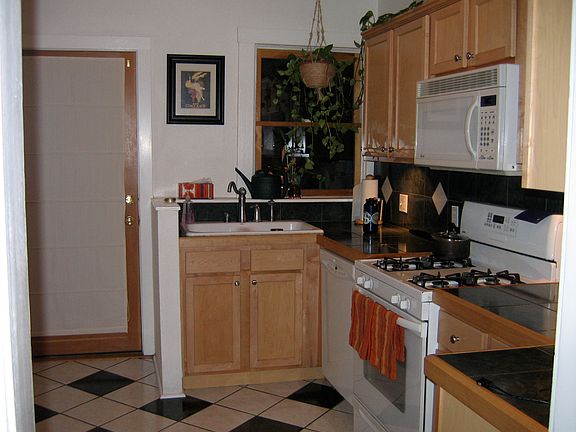 3rd image of 550 N Lafayette St