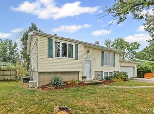 223 Bachman Ln, Godfrey, IL 62035