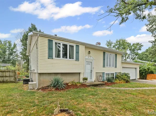 223 Bachman Ln, Godfrey, IL 62035