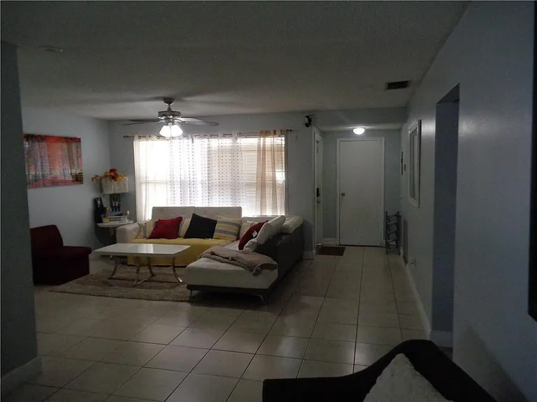 9571 Sunset Strip — Photo 7
