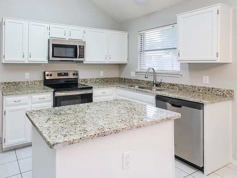 603 Wolcott Ln — Photo 8